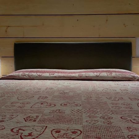 Hotel Nes Crepes Pozza di Fassa Exteriör bild