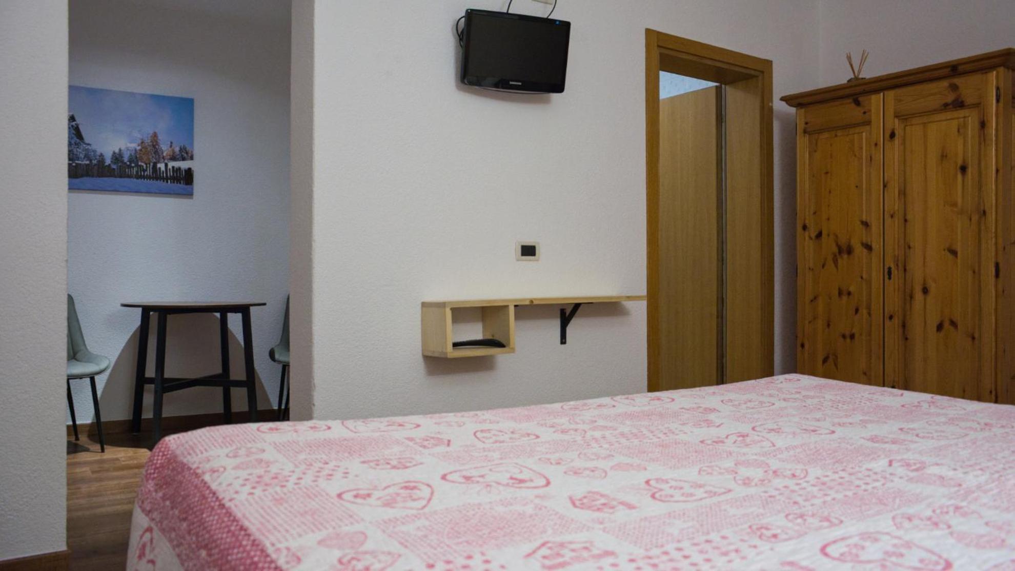 Hotel Nes Crepes Pozza di Fassa Rum bild