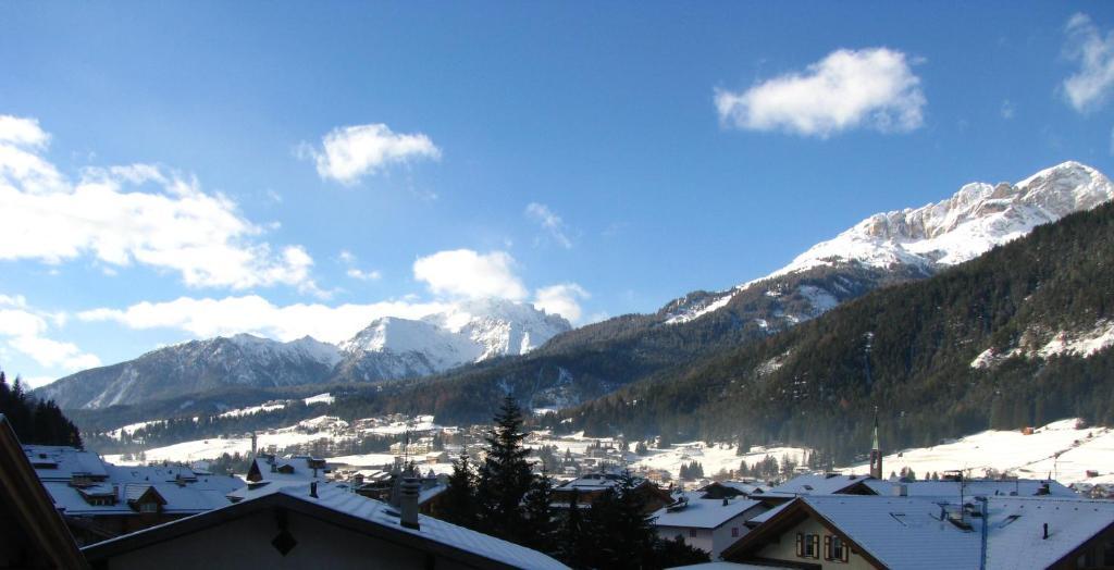 Hotel Nes Crepes Pozza di Fassa Rum bild