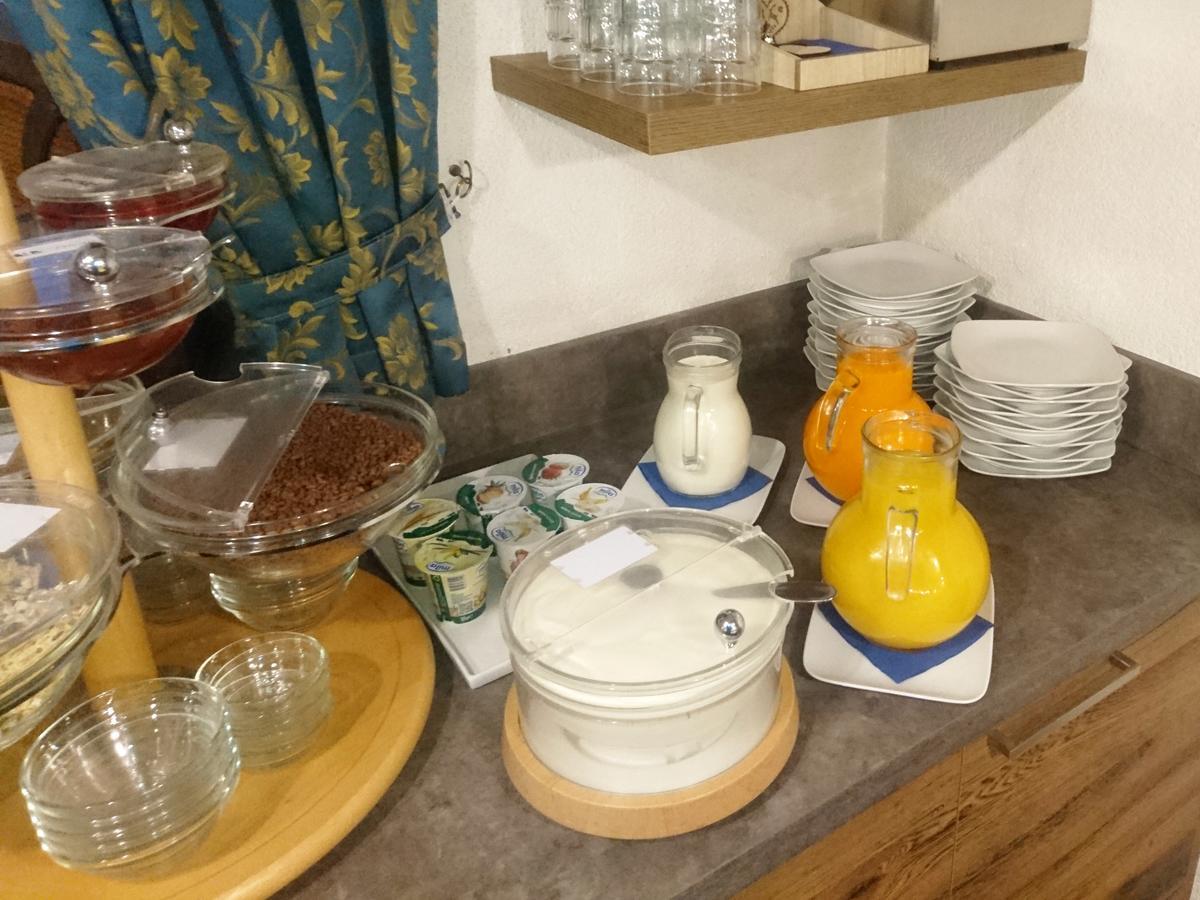 Hotel Nes Crepes Pozza di Fassa Exteriör bild