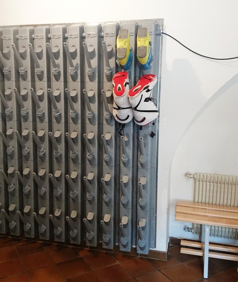 Hotel Nes Crepes Pozza di Fassa Exteriör bild