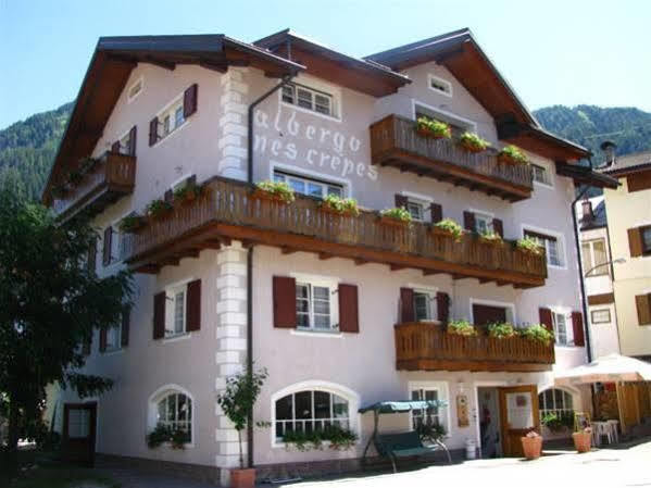 Hotel Nes Crepes Pozza di Fassa Exteriör bild