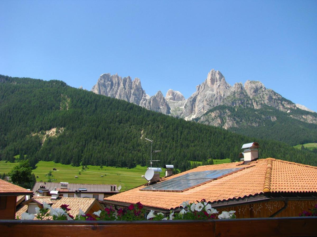 Hotel Nes Crepes Pozza di Fassa Rum bild