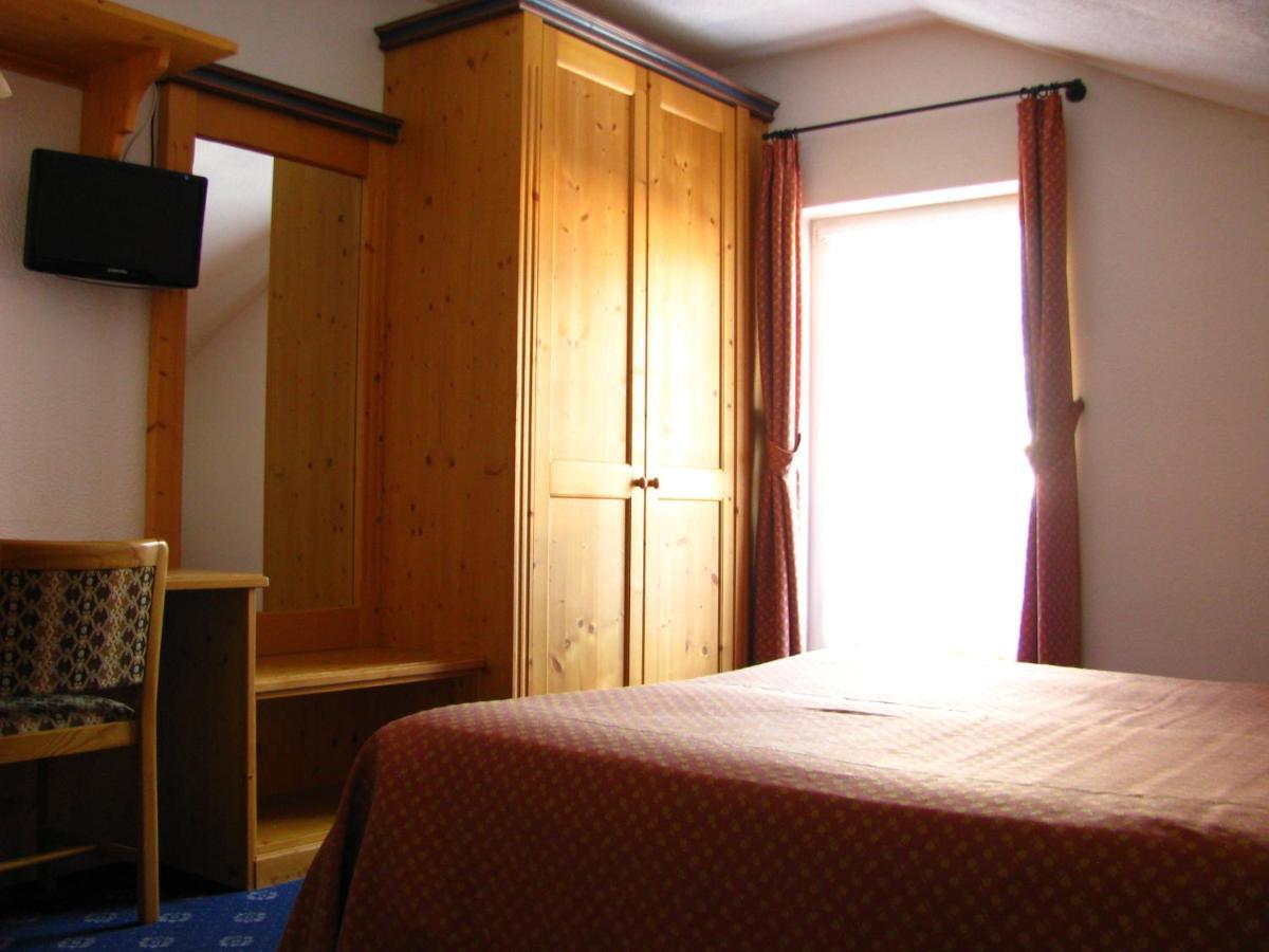 Hotel Nes Crepes Pozza di Fassa Rum bild
